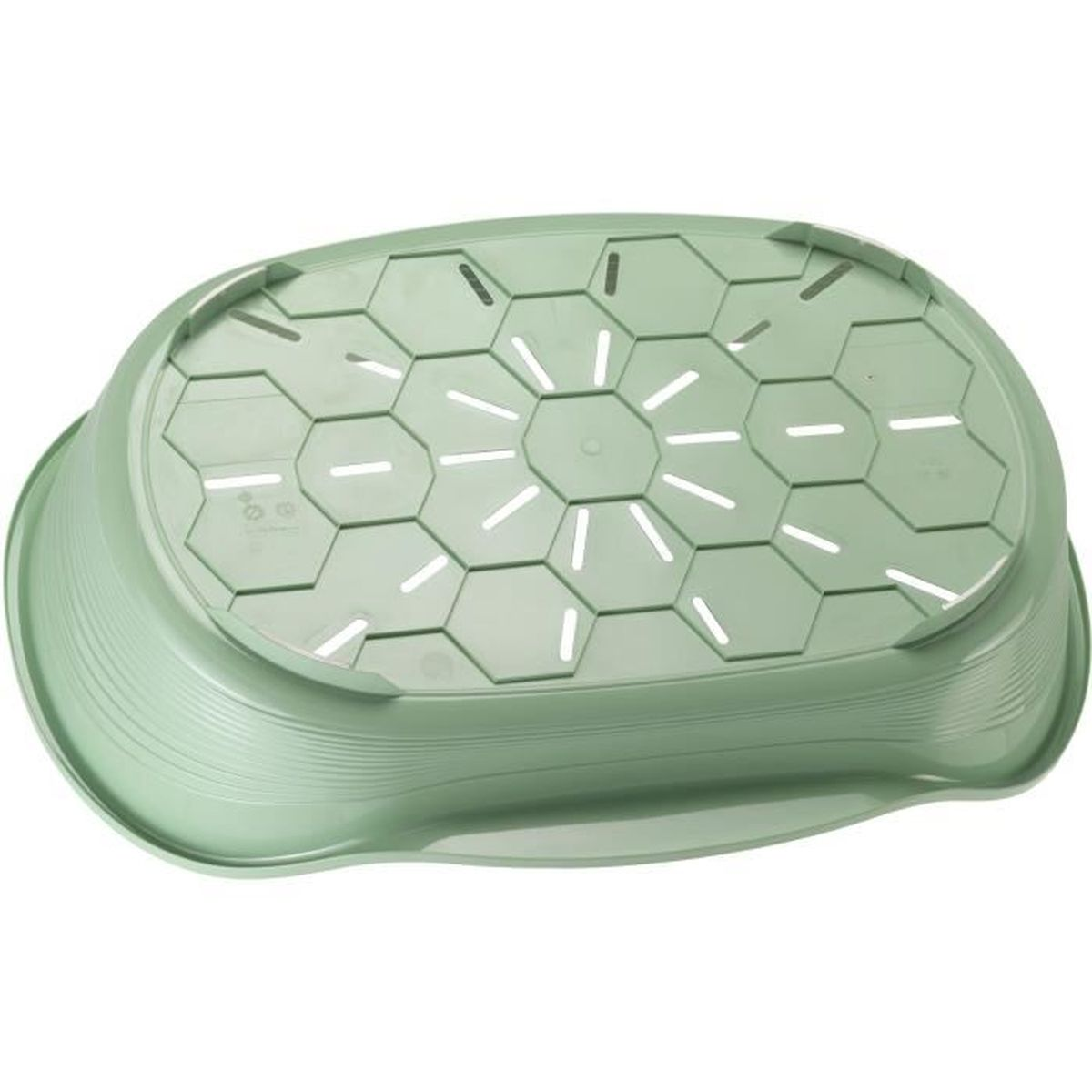 Colador verde con agujeros hexagonales y lados acanalados.