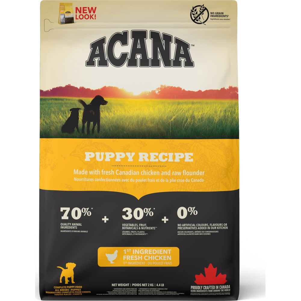 Acana Karma dla szczeniąt: Dwa psy na trawie, słońce, świeży kurczak, 70% składników zwierzęcych.