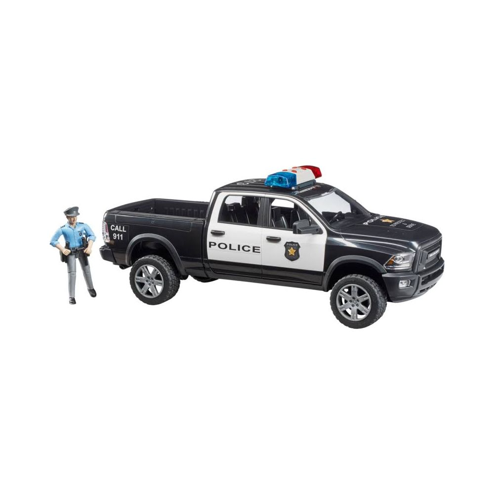 Un camioncino della polizia giocattolo con una figura vicina.