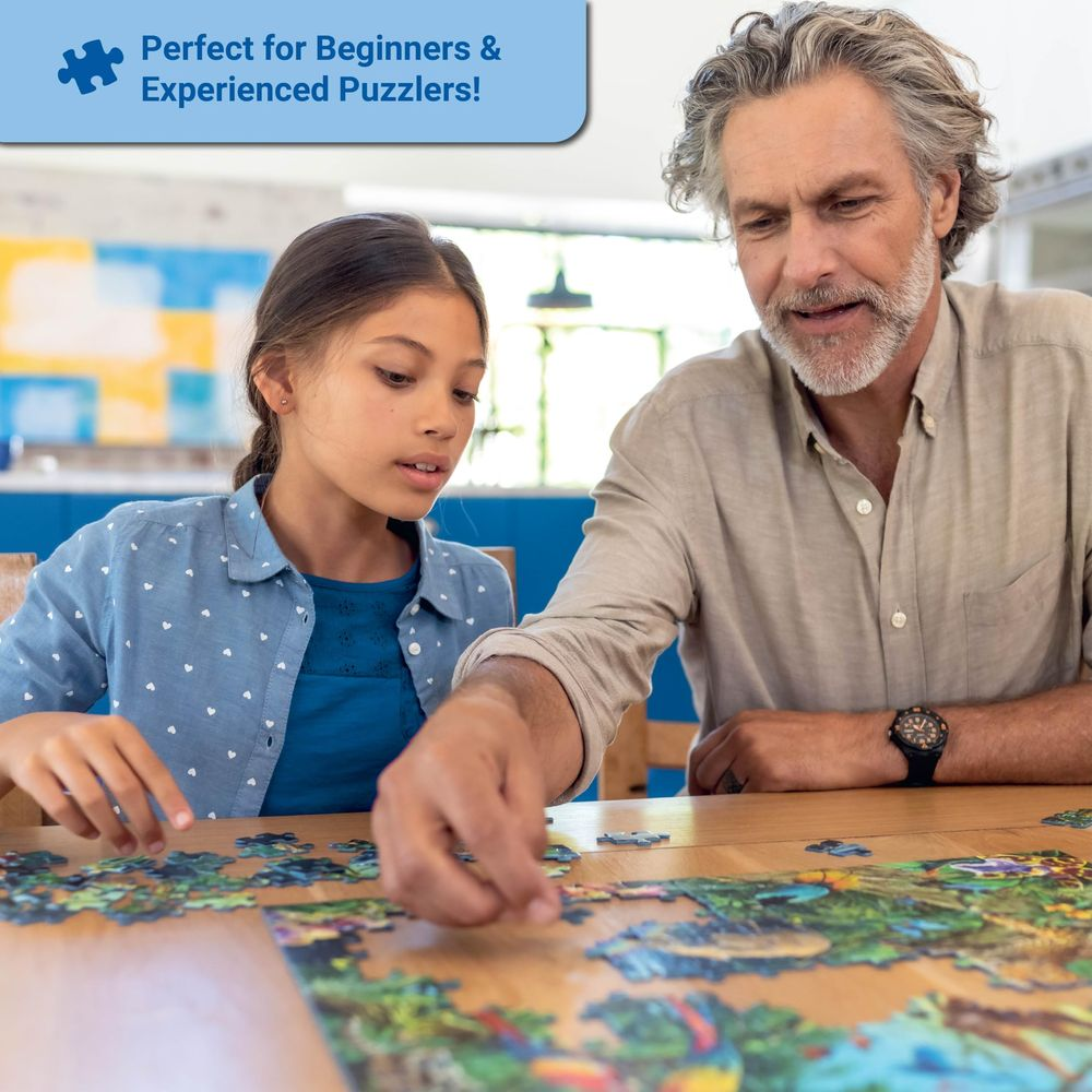Man en meisje maken samen een puzzel aan een houten tafel. Tekst overlay: Perfect voor beginners & ervaren puzzelaars!
