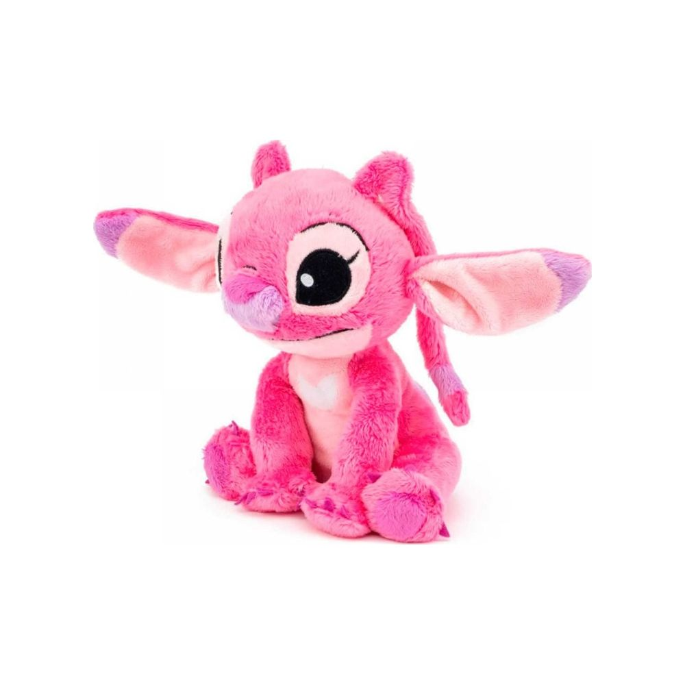 Une peluche Stitch rose est assise avec de grandes oreilles et un cœur sur la poitrine.