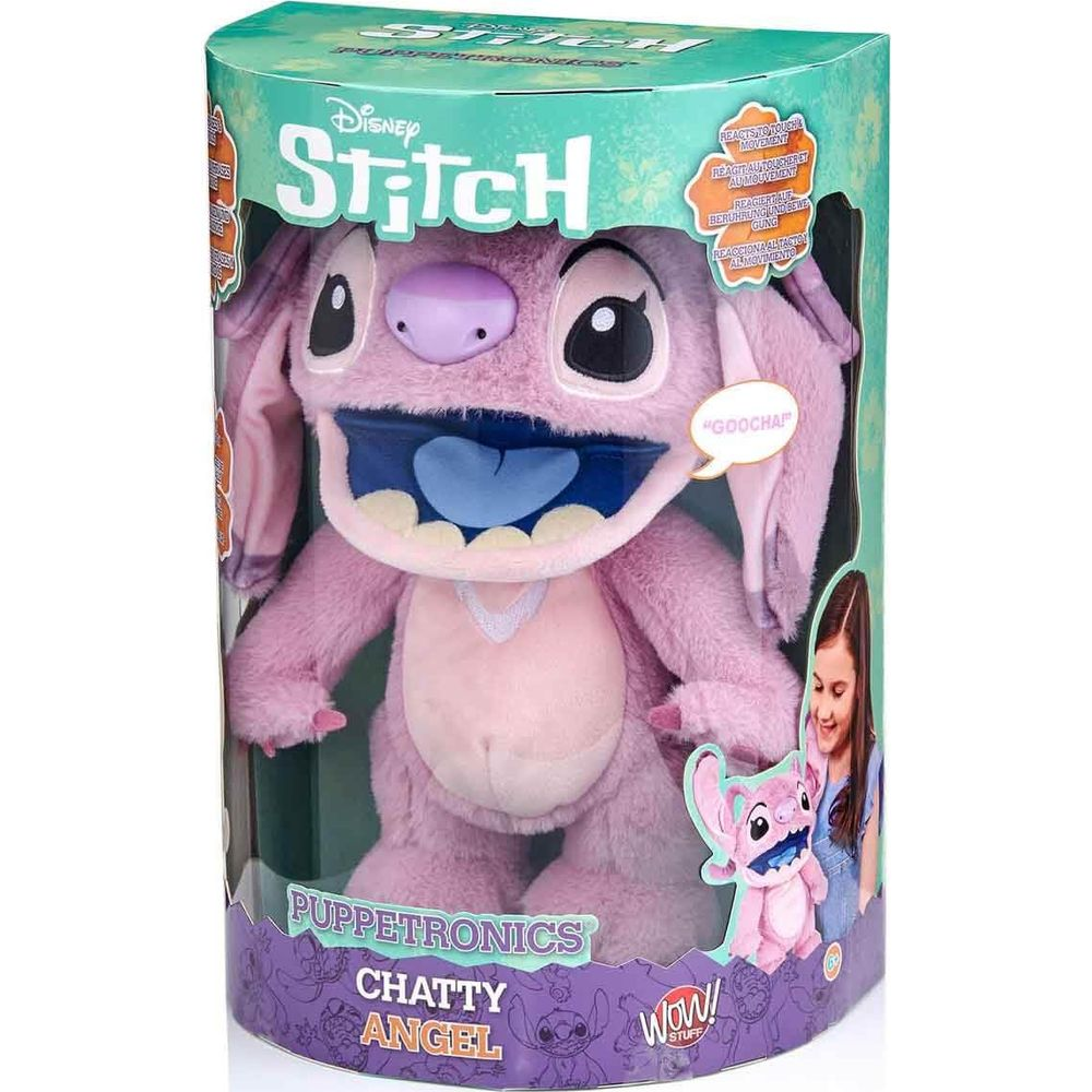 Różowa pluszowa zabawka Stitch w pudełku mówi 'Goocha'.