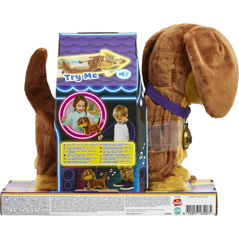 Un cane di peluche marrone con collare viola sulla scatola. I bambini ci giocano.