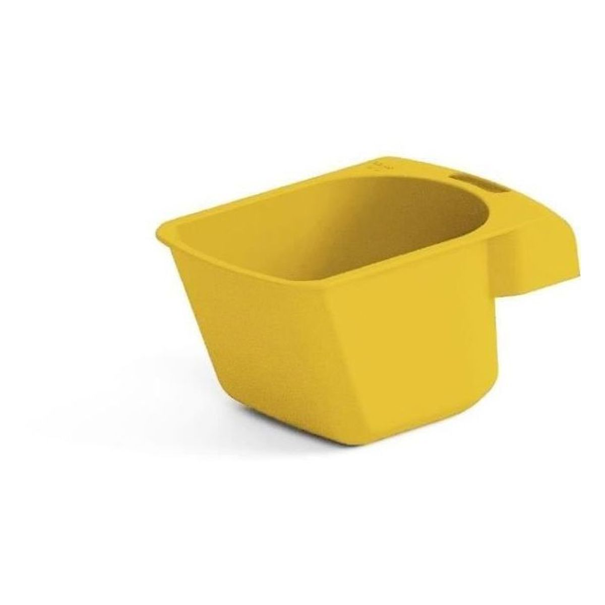 Un secchio giallo con manico, su sfondo bianco.
