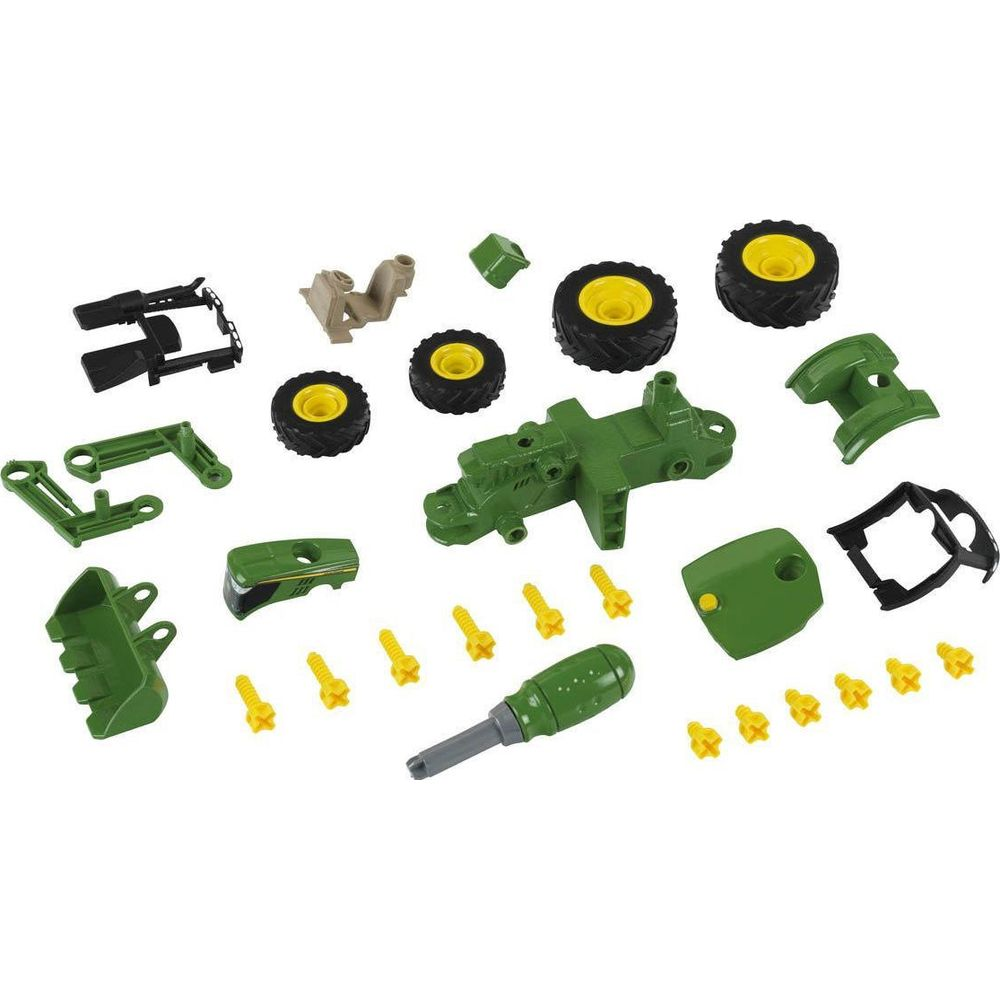 Części do traktora zabawkowej: zielone i brązowe elementy, koła, śruby i śrubokręt.