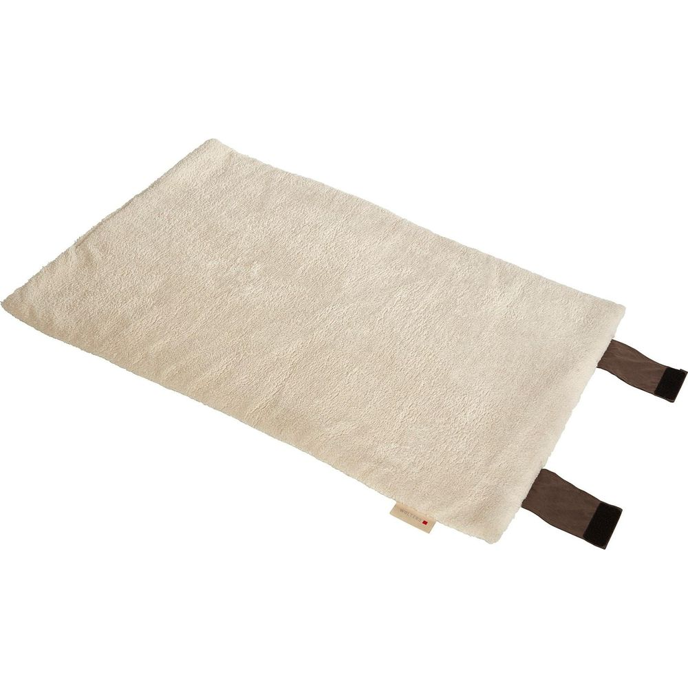 Ein beiger, flauschiger Teppich mit braunen Schlaufen an beiden Enden.