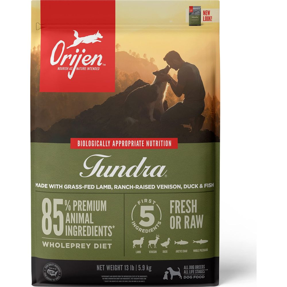 Torba karmy dla psów Orijen Tundra z mężczyzną i psem na górze.