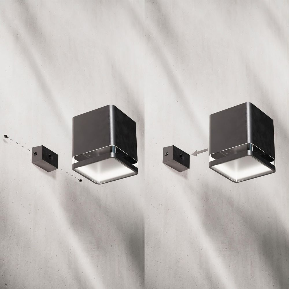 Wandlampen-Installationsanleitung: Halterung an Wand befestigen, dann Lampe an Halterung.