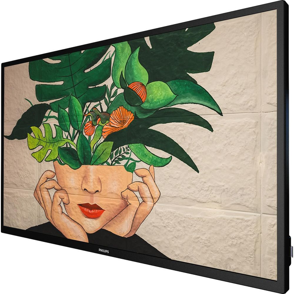 Una mujer con labios rojos, su cabeza llena de hojas verdes y flores naranjas.