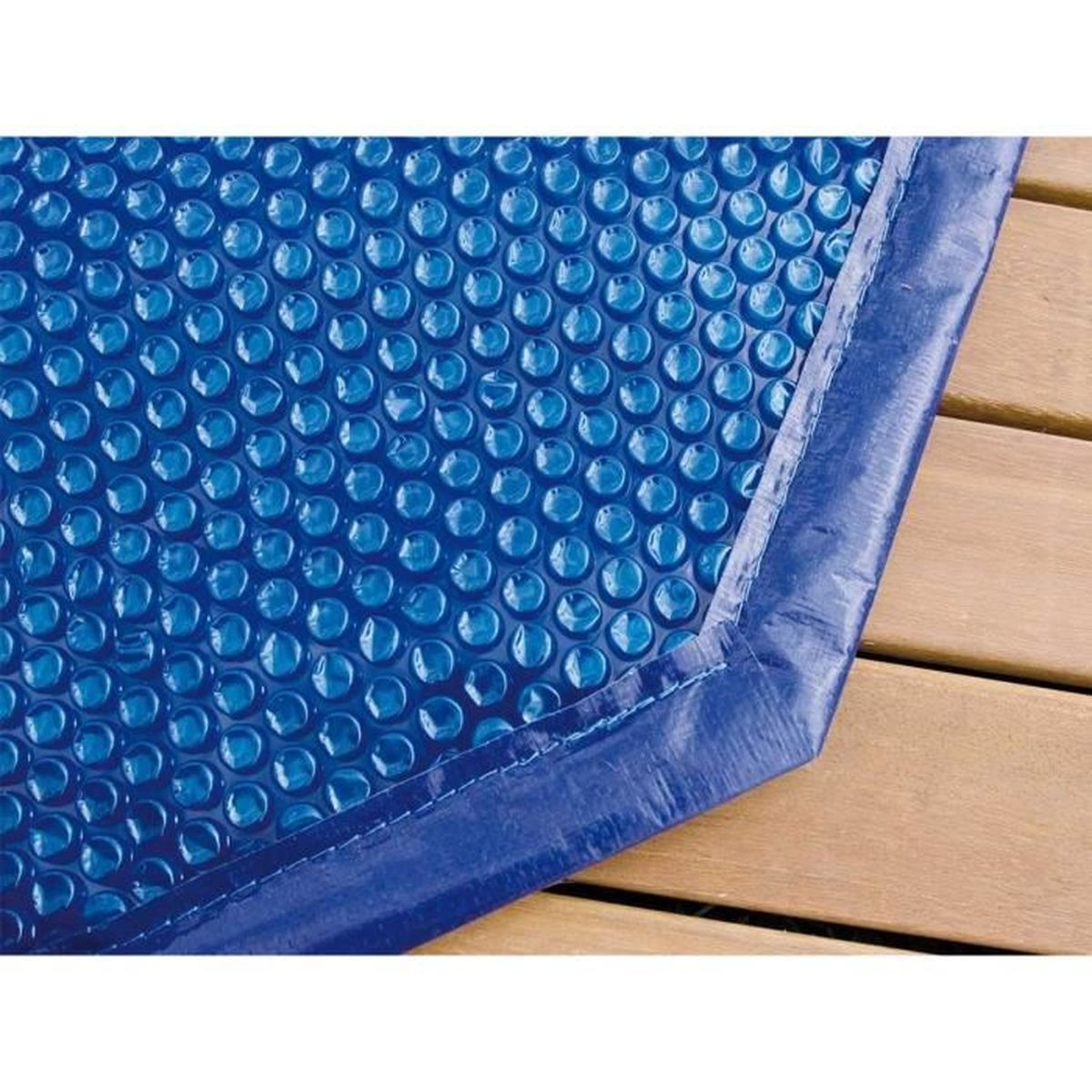 Blauer Luftpolsterfolie mit blauer Kante auf Holzoberfläche.