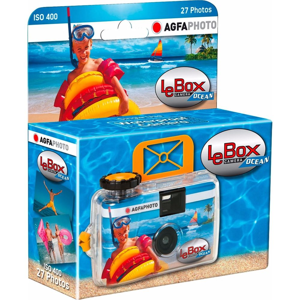Opakowanie aparatu LeBox Ocean z chłopcem w pomocy pływackiej na plaży.