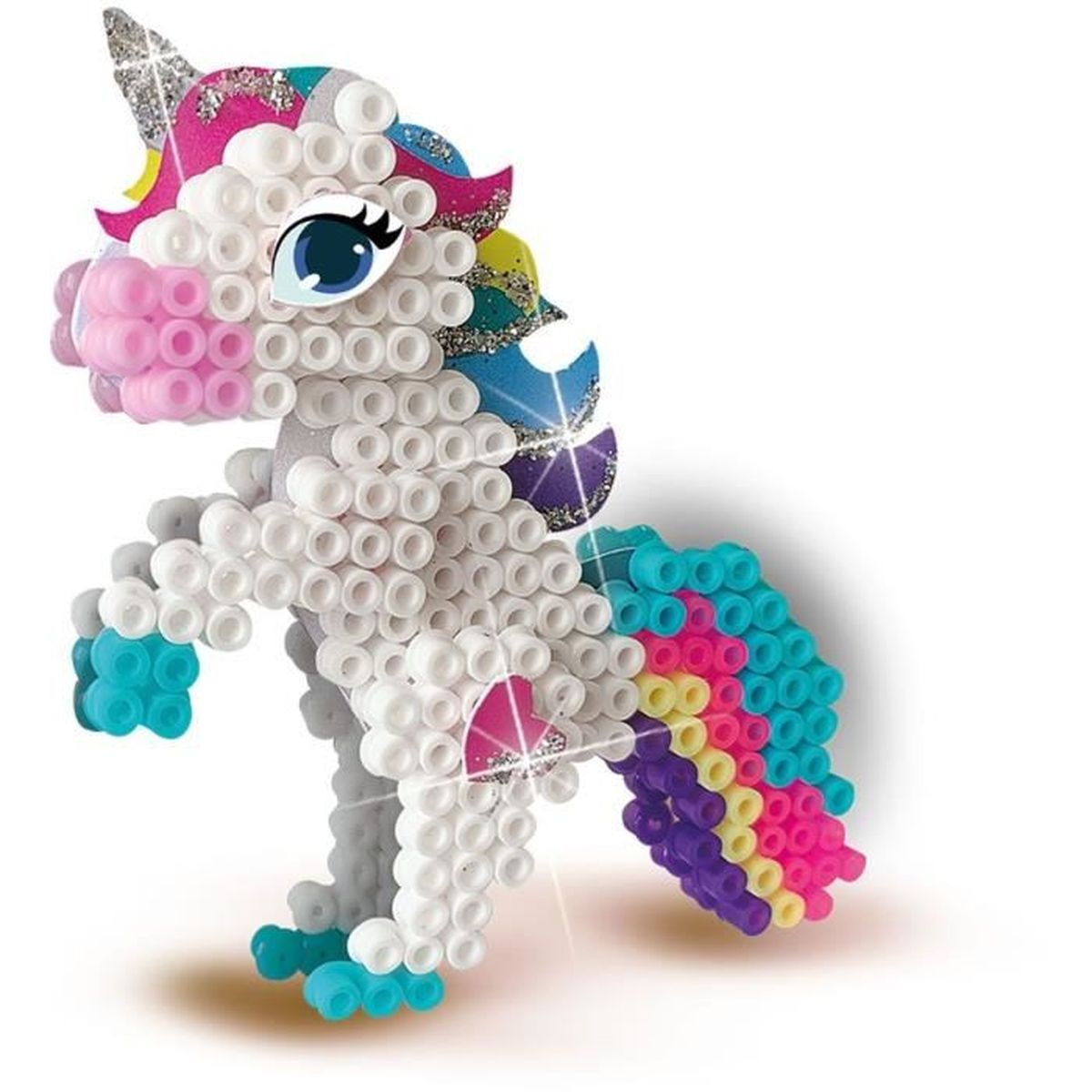 Ein weißes Einhorn aus Perlen mit bunten Haar- und Schweifdetails.