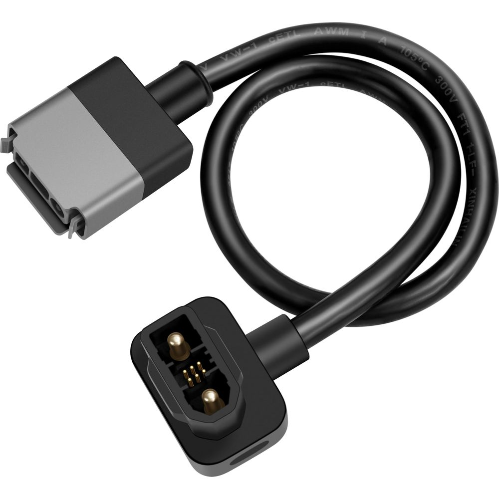 Czarny kabel z dwoma różnymi złączami, jednym szarym, jednym czarnym.