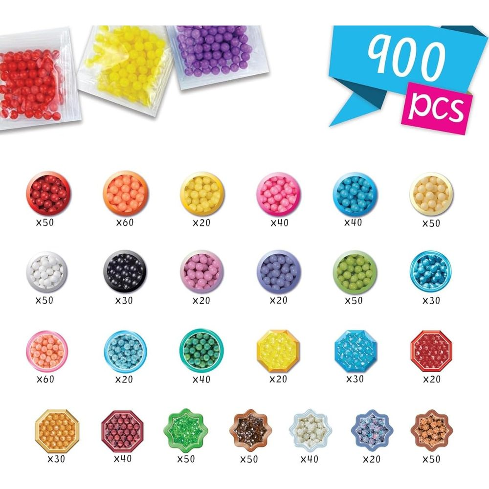 Muchas cuentas de colores en varios recipientes y bolsas, 900 piezas.