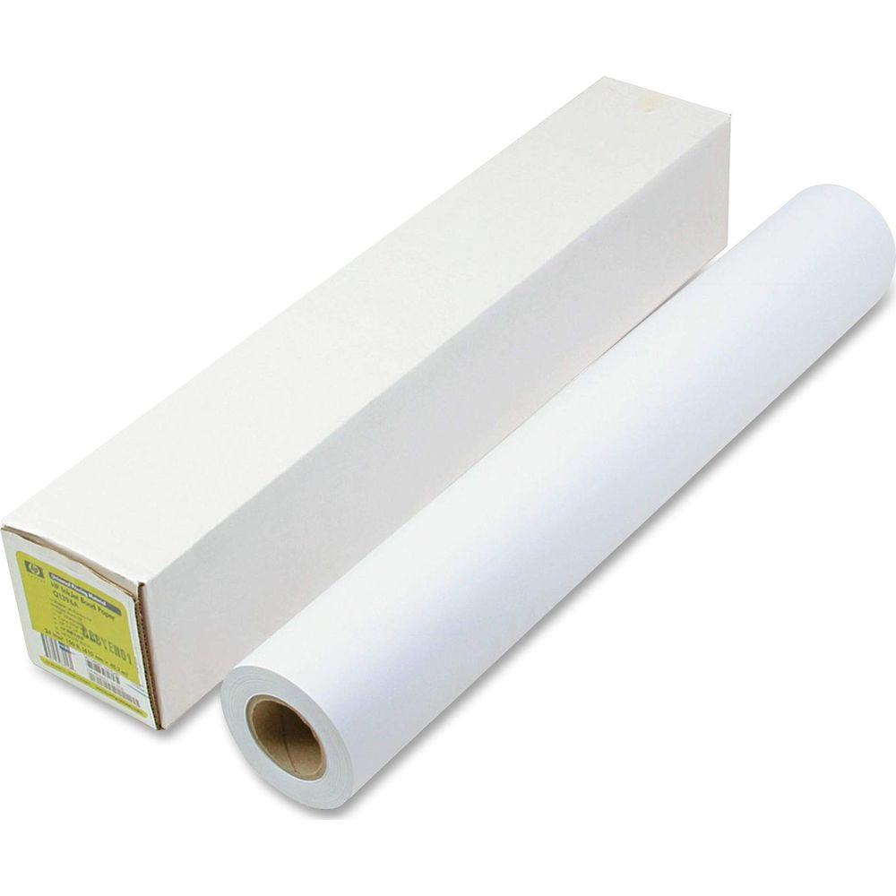 Un rotolo di carta bianco giace accanto a una scatola di cartone bianca con etichetta.