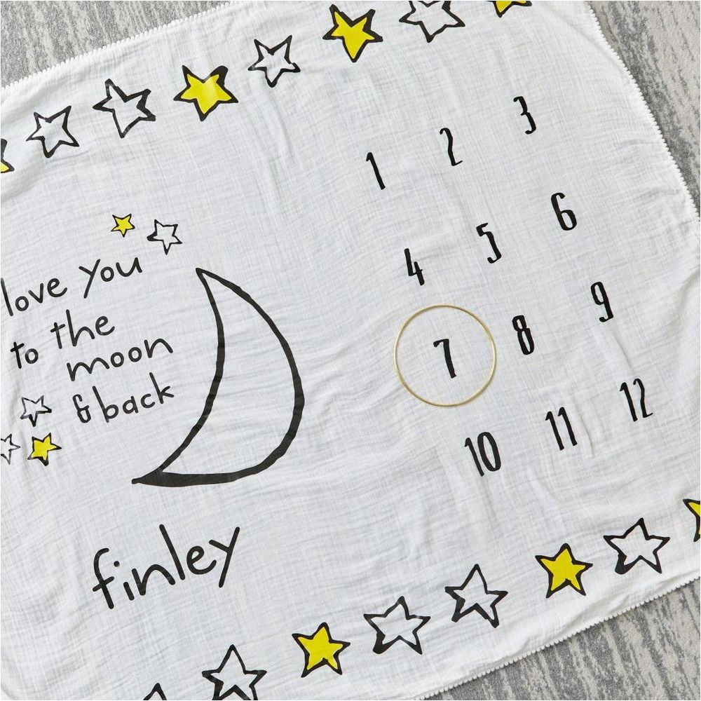 Eine weiße Decke mit Sternen, Mond und Zahlen 1-12. Der Kreis markiert die Zahl 7.