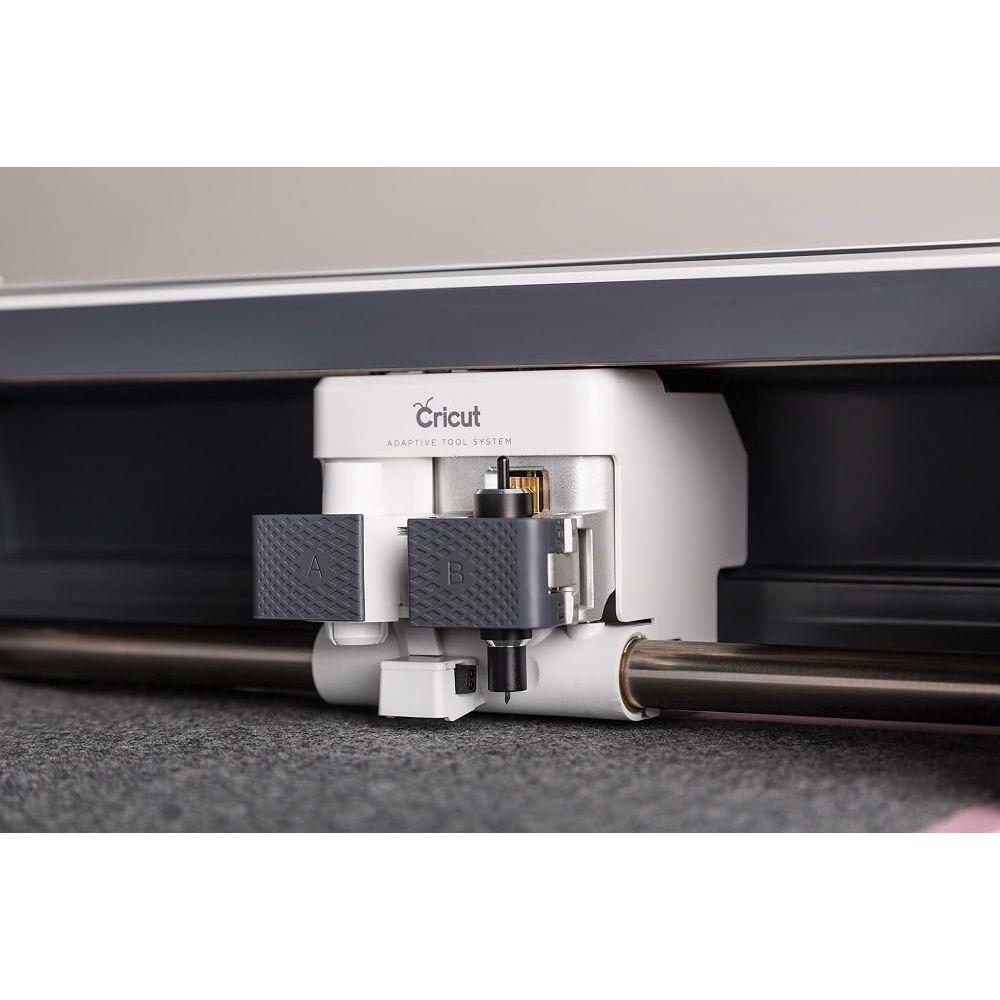 Cricut Adaptive Tool System mit Werkzeugschächten A und B.