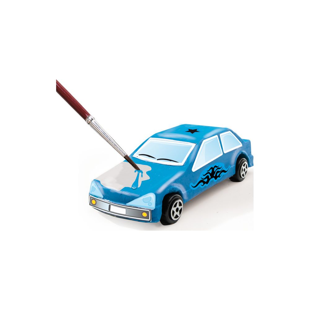 Niebieski samochodzik jest malowany pędzlem nakładającym białą farbę.