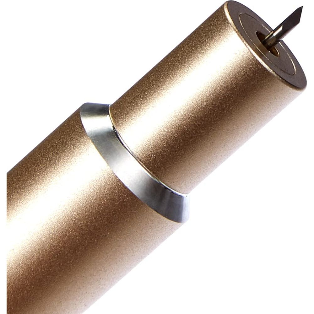 Ein goldener Stift mit einer kleinen silbernen Kappe und einer scharfen Klinge.