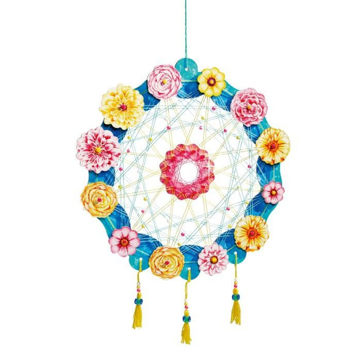 Ein Traumfänger mit bunten Blumen, Perlen und Quasten.