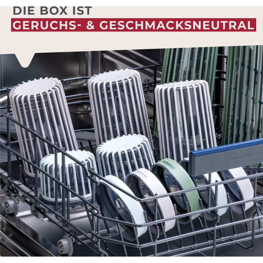 Besteckkorb in einer Spülmaschine mit Gläsern und Deckeln.