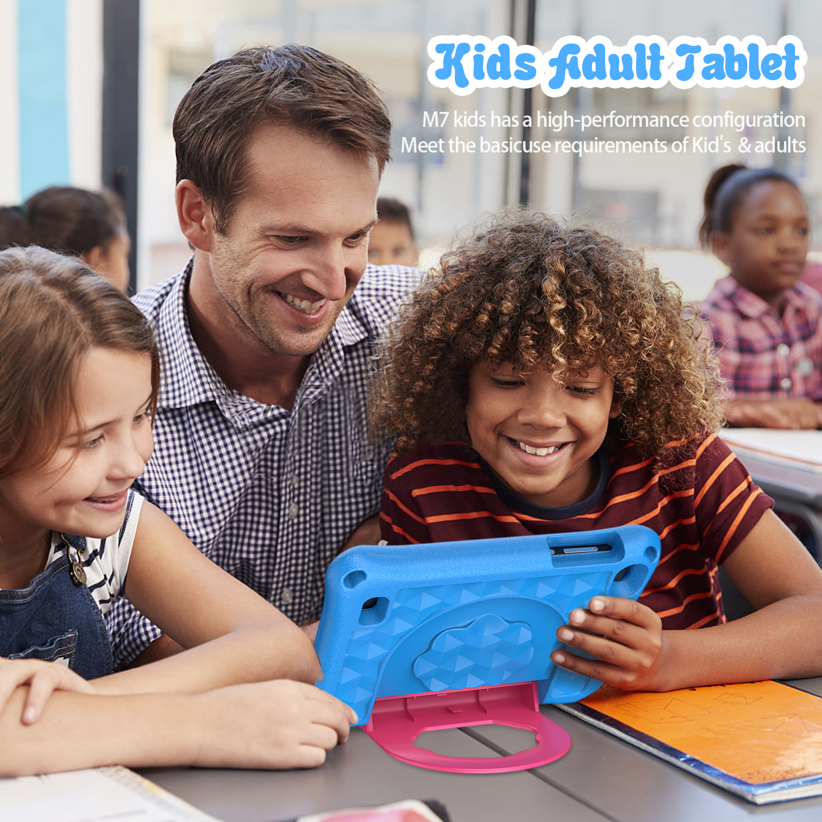 Mann und Kinder schauen auf ein blaues Tablet mit Ständer.