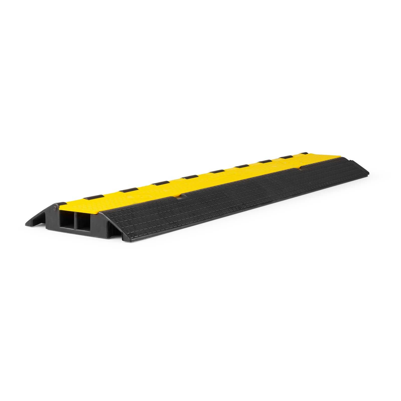 Un protector de cables amarillo y negro con tres canales.