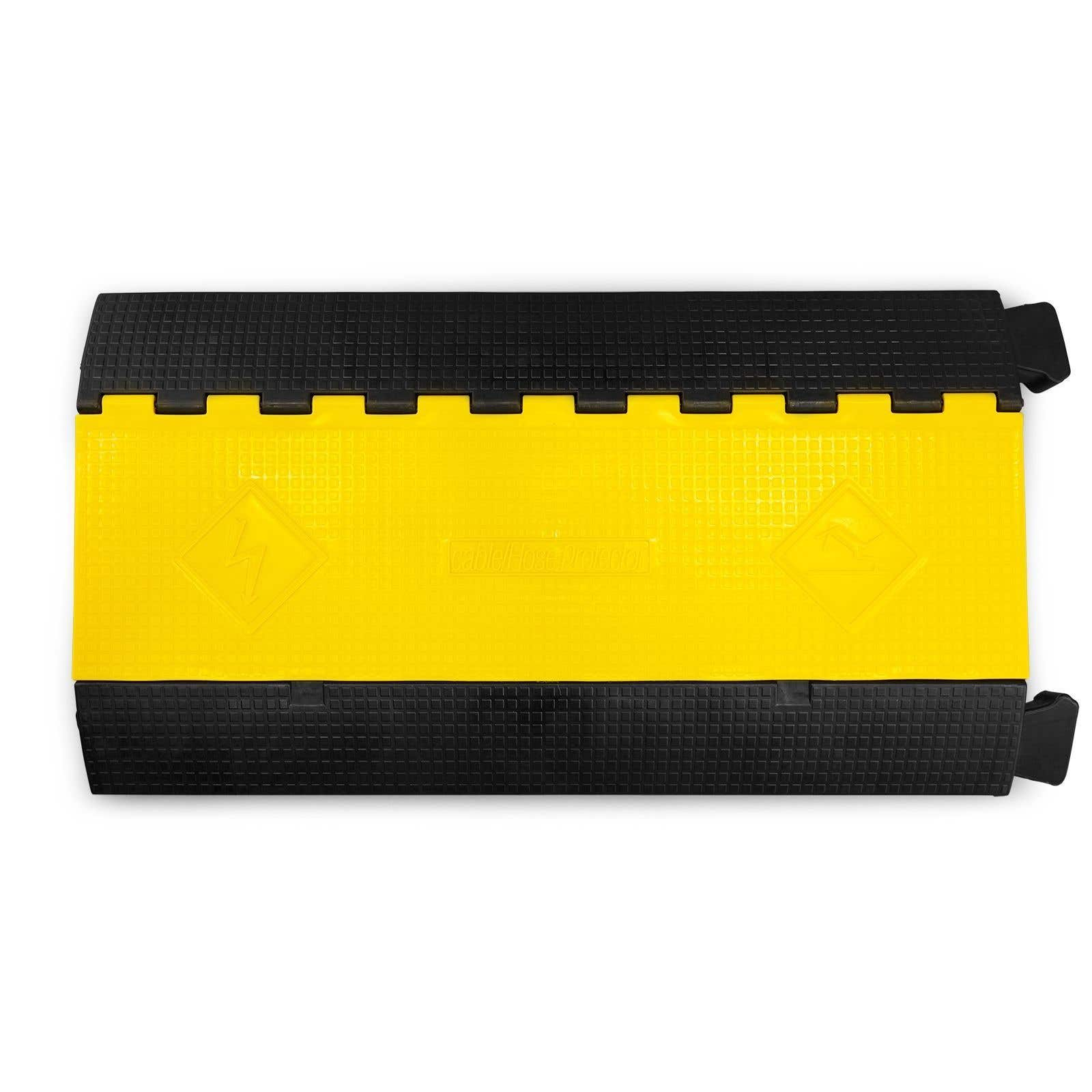 Un protector de cables amarillo con patrón de rejilla negro y símbolo de rayo.