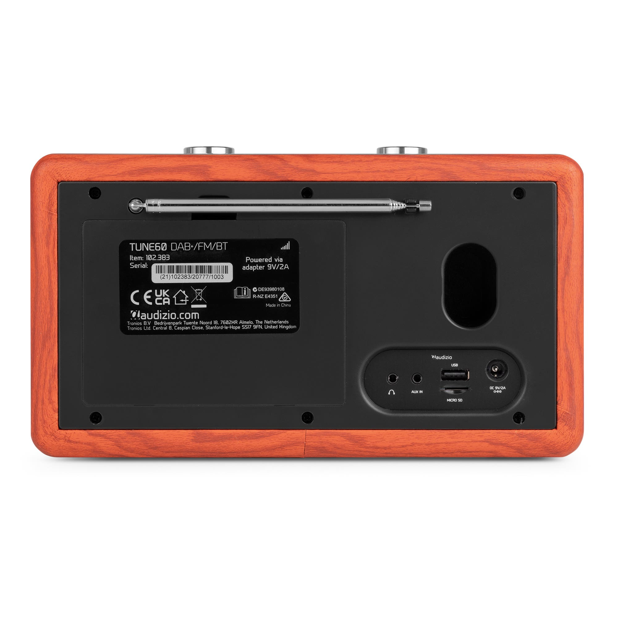 Reverso de radio de madera con puertos: USB, AUX, Micro SD, CC.