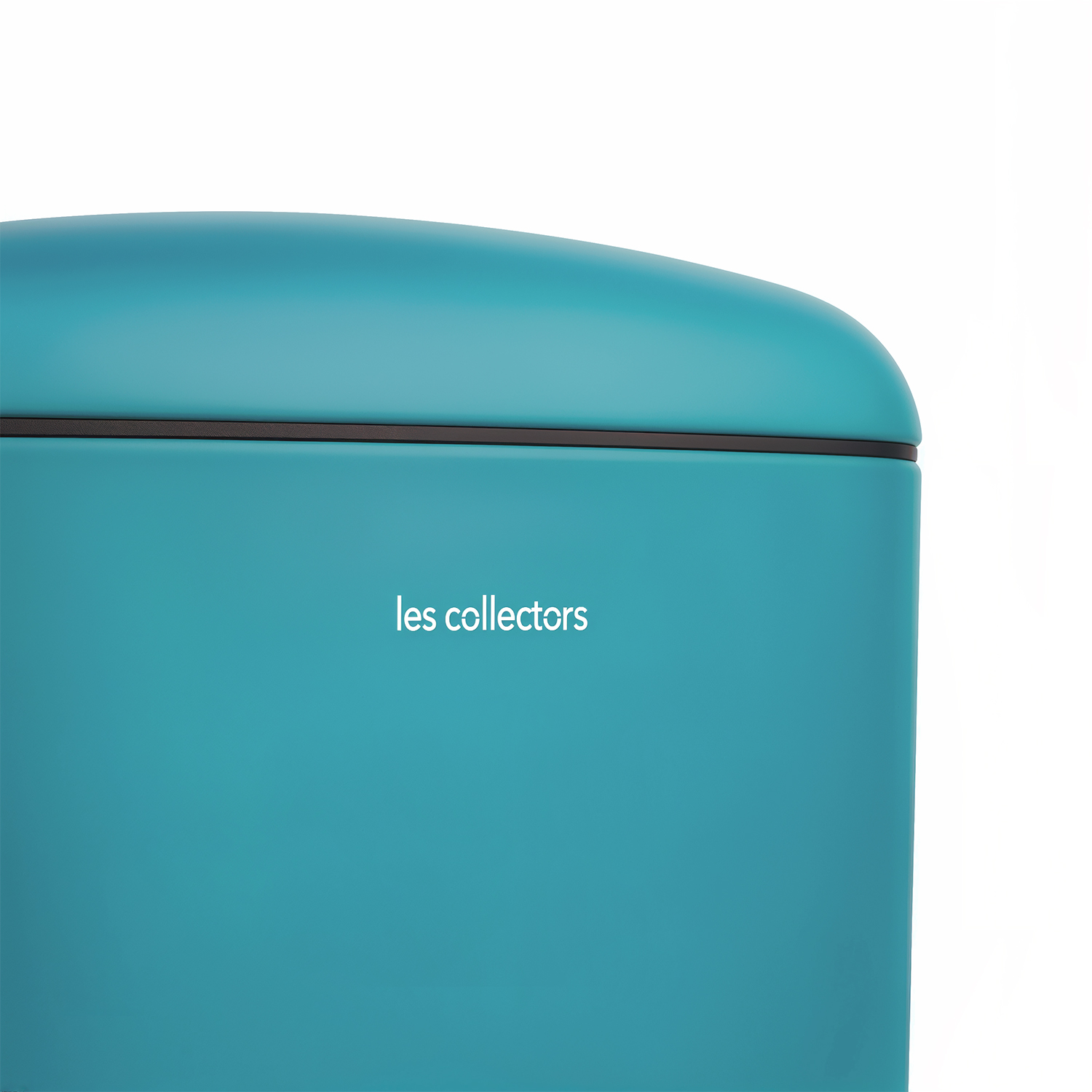 Un contenitore turchese con parte superiore arrotondata e la scritta 'les collectors'.
