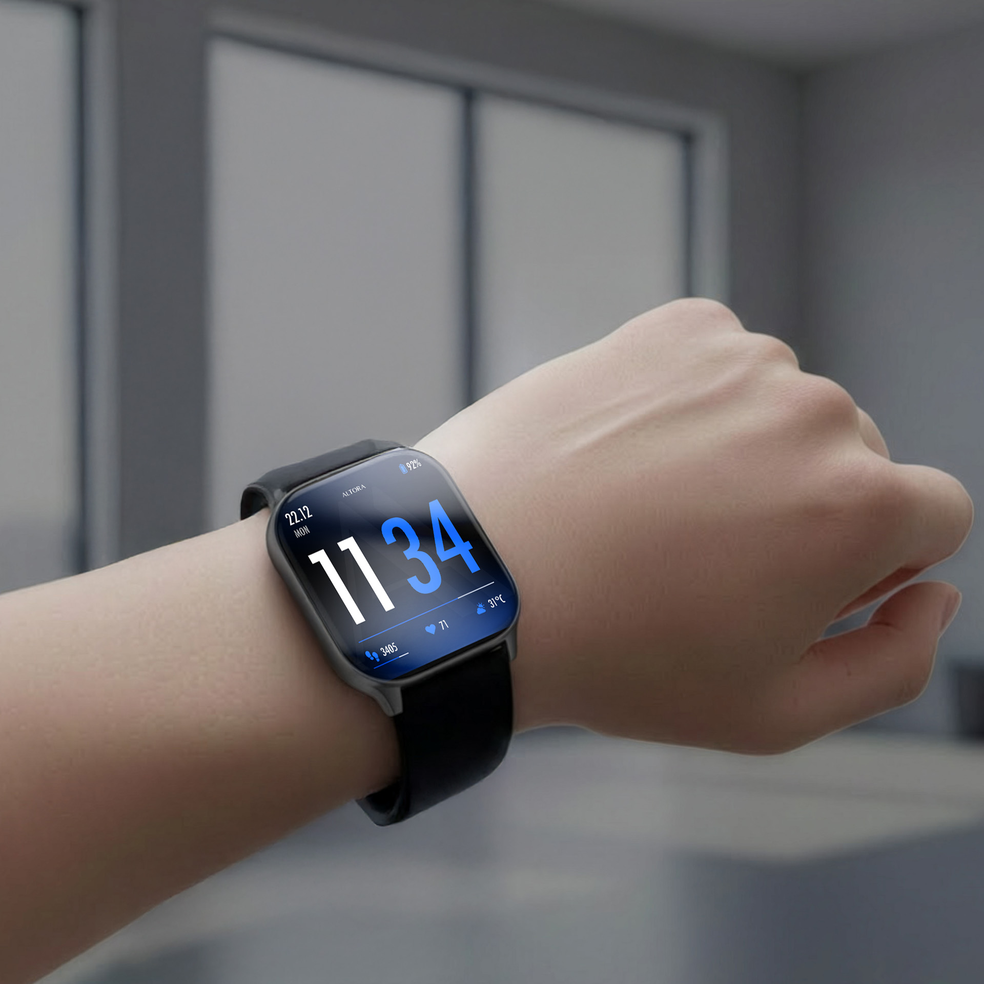 Dłoń w zegarku smartwatch pokazującym 11:34, datę 22.12 i 92% baterii.