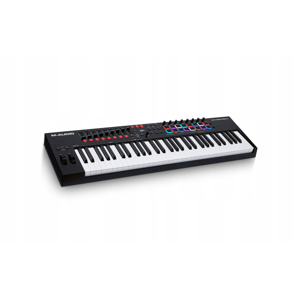 Czarny keyboard MIDI M-Audio z białymi i czarnymi klawiszami.