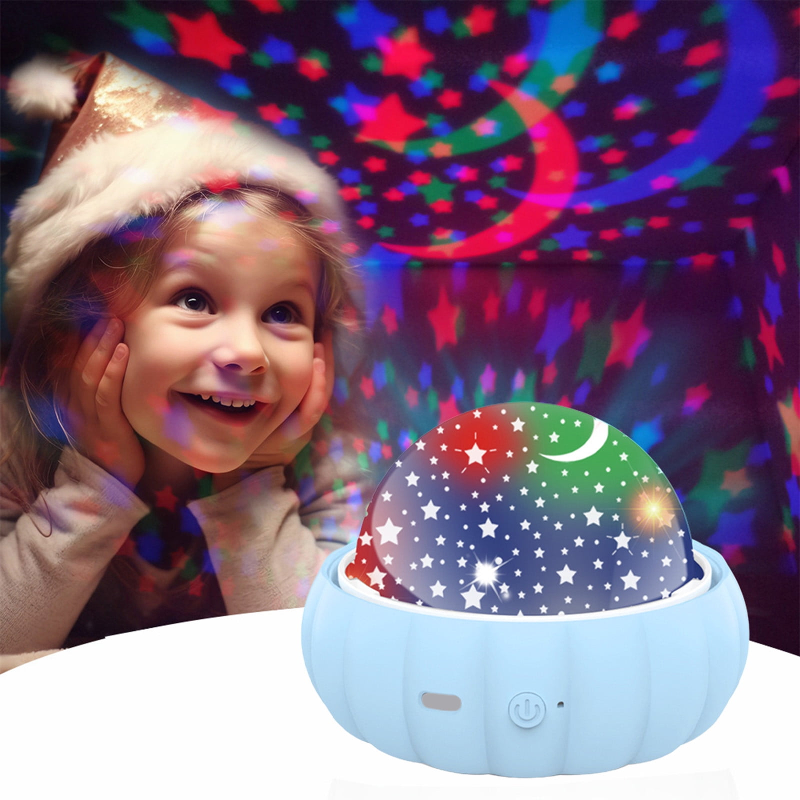 Ein Mädchen mit Weihnachtsmütze schaut auf einen Sternenprojektor, der Sterne und Monde an die Wand wirft.