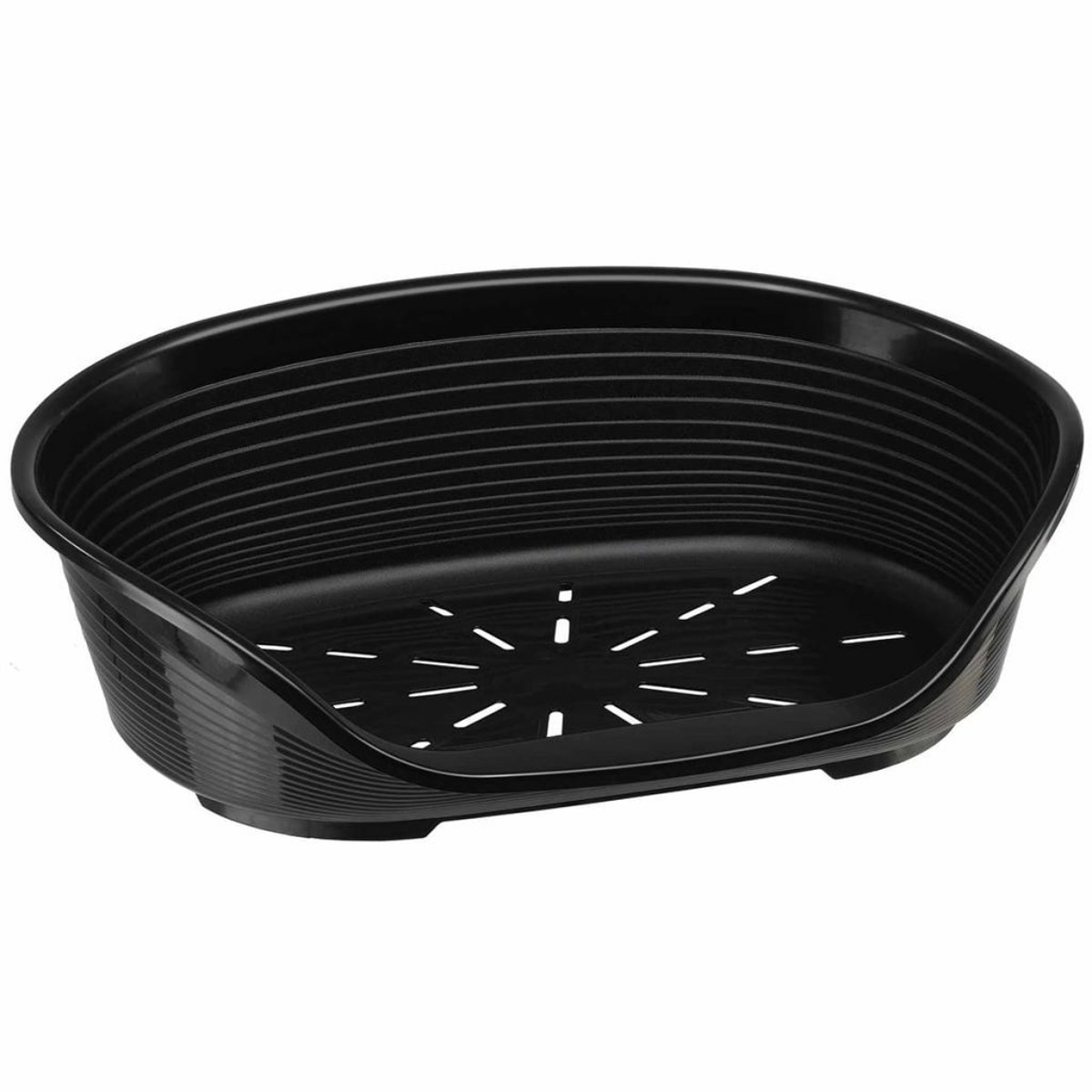 Una cuccia ovale nera per cani con lati scanalati e fori di ventilazione.