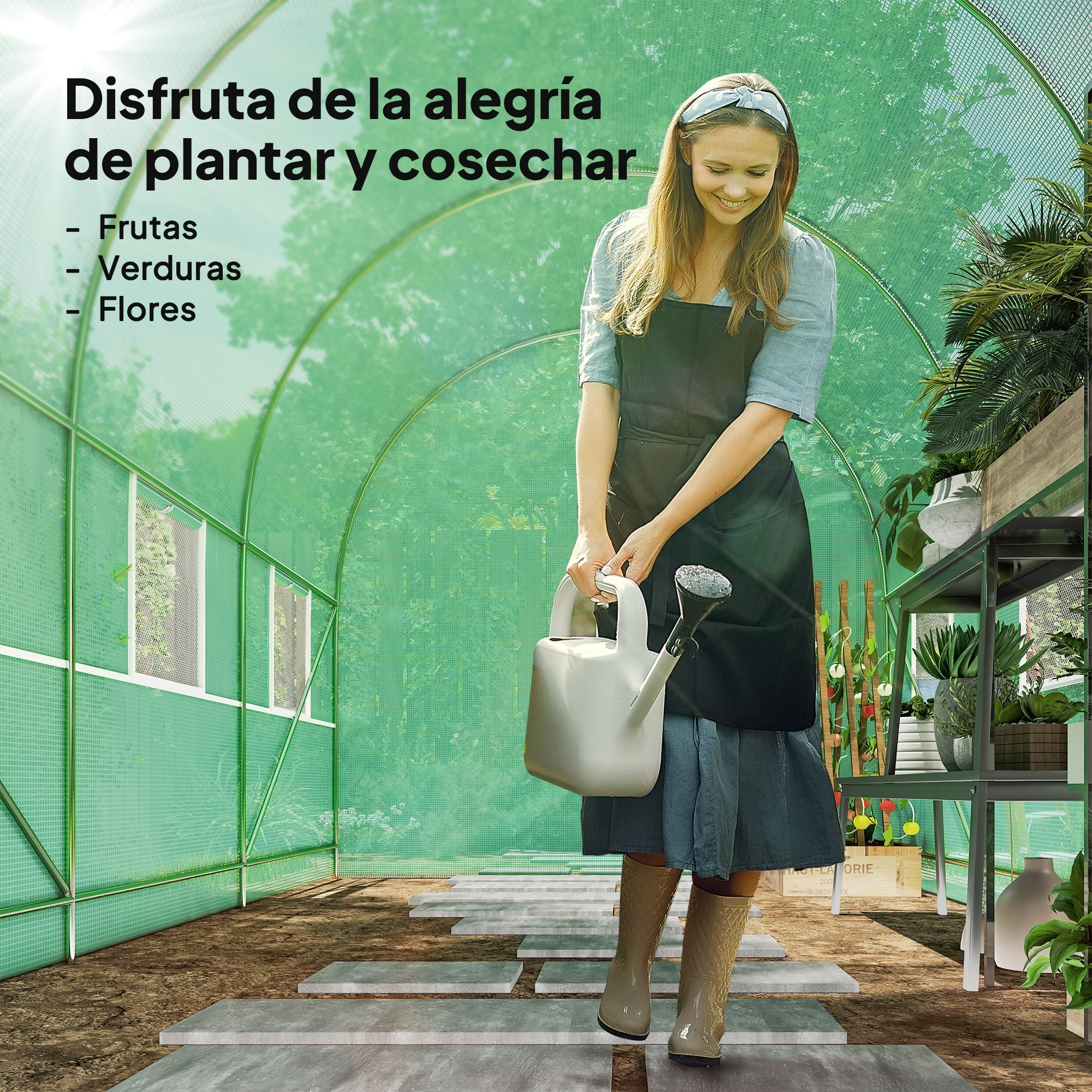 Mujer en un invernadero con regadera, rodeada de plantas.