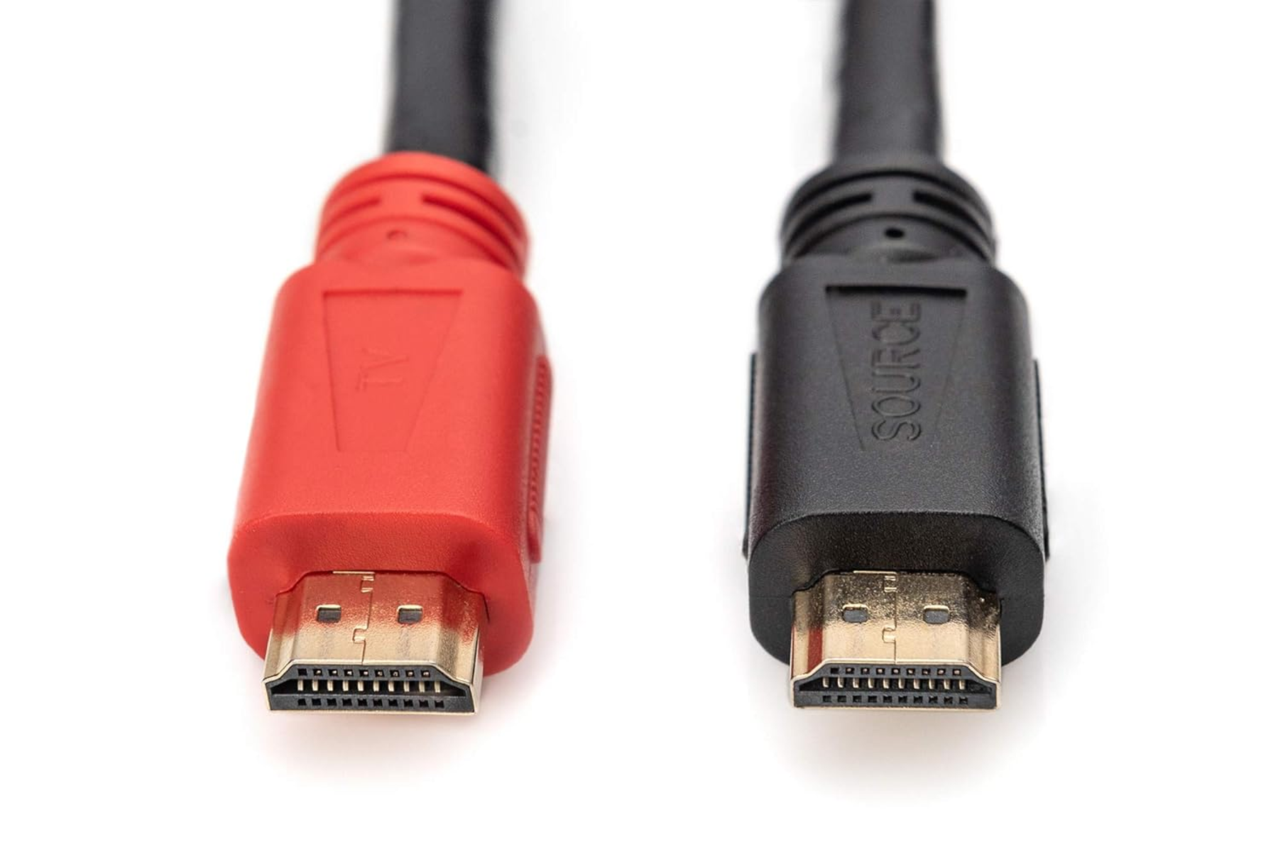Yan yana duran kırmızı ve siyah HDMI konektörü. Kırmızı konektörde 'TV' yazar.