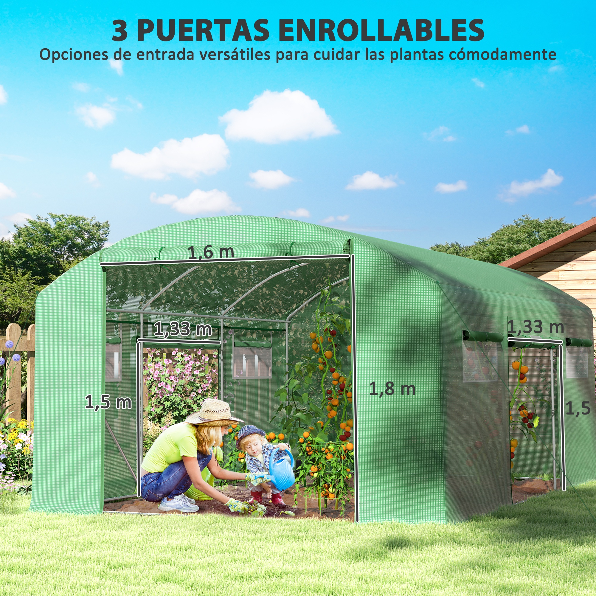 Una mujer y un niño riegan plantas dentro de un invernadero verde con puertas enrollables.