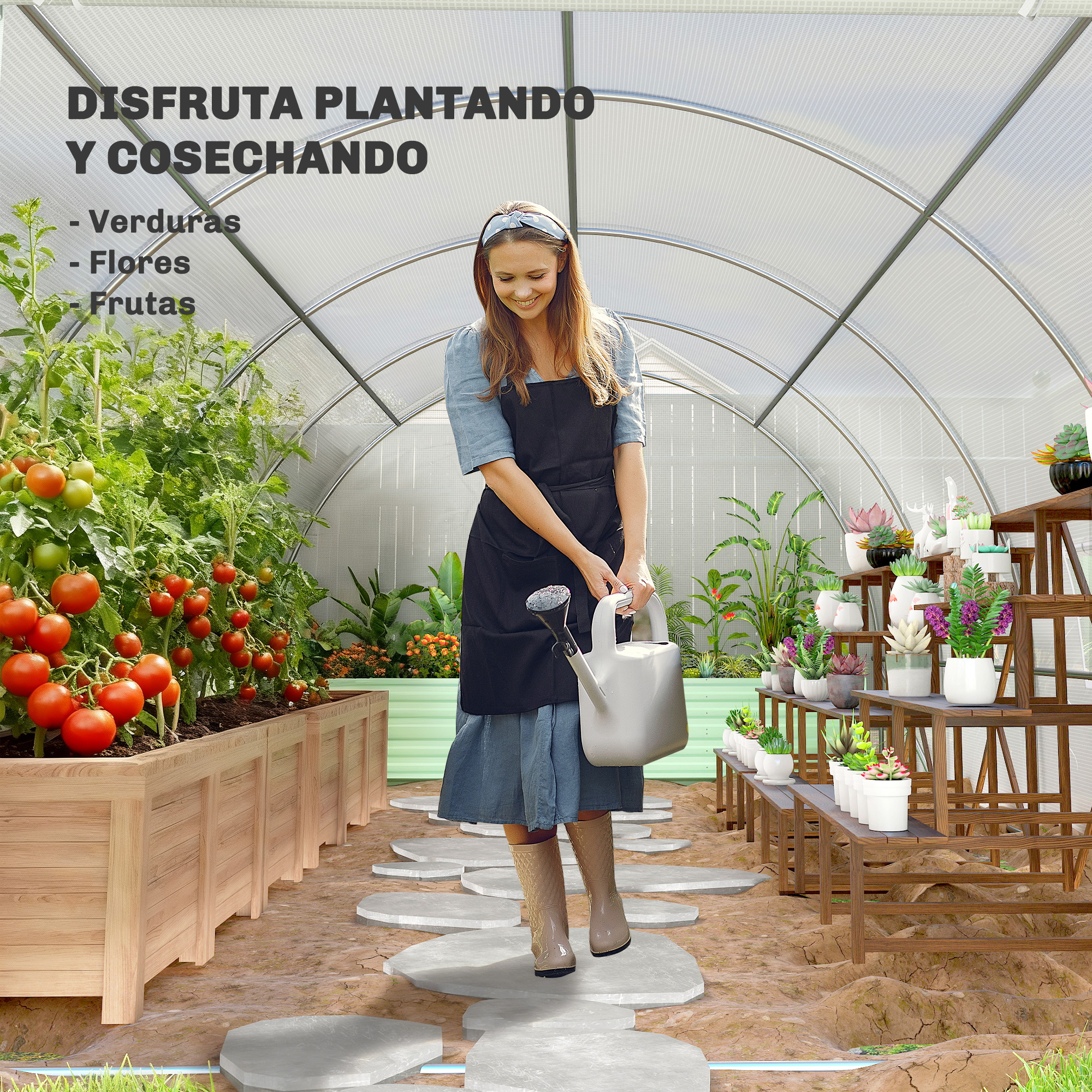 Mujer regando plantas en un invernadero con tomates y suculentas.