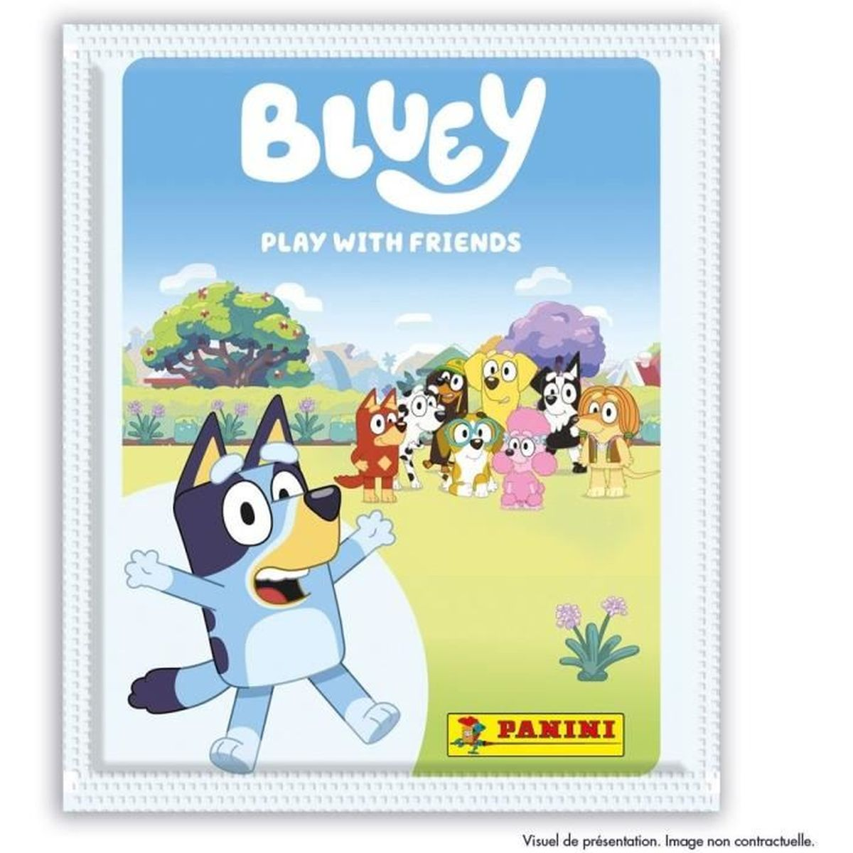 Bluey und Freunde auf einer grünen Wiese mit Bäumen und Bergen im Hintergrund.