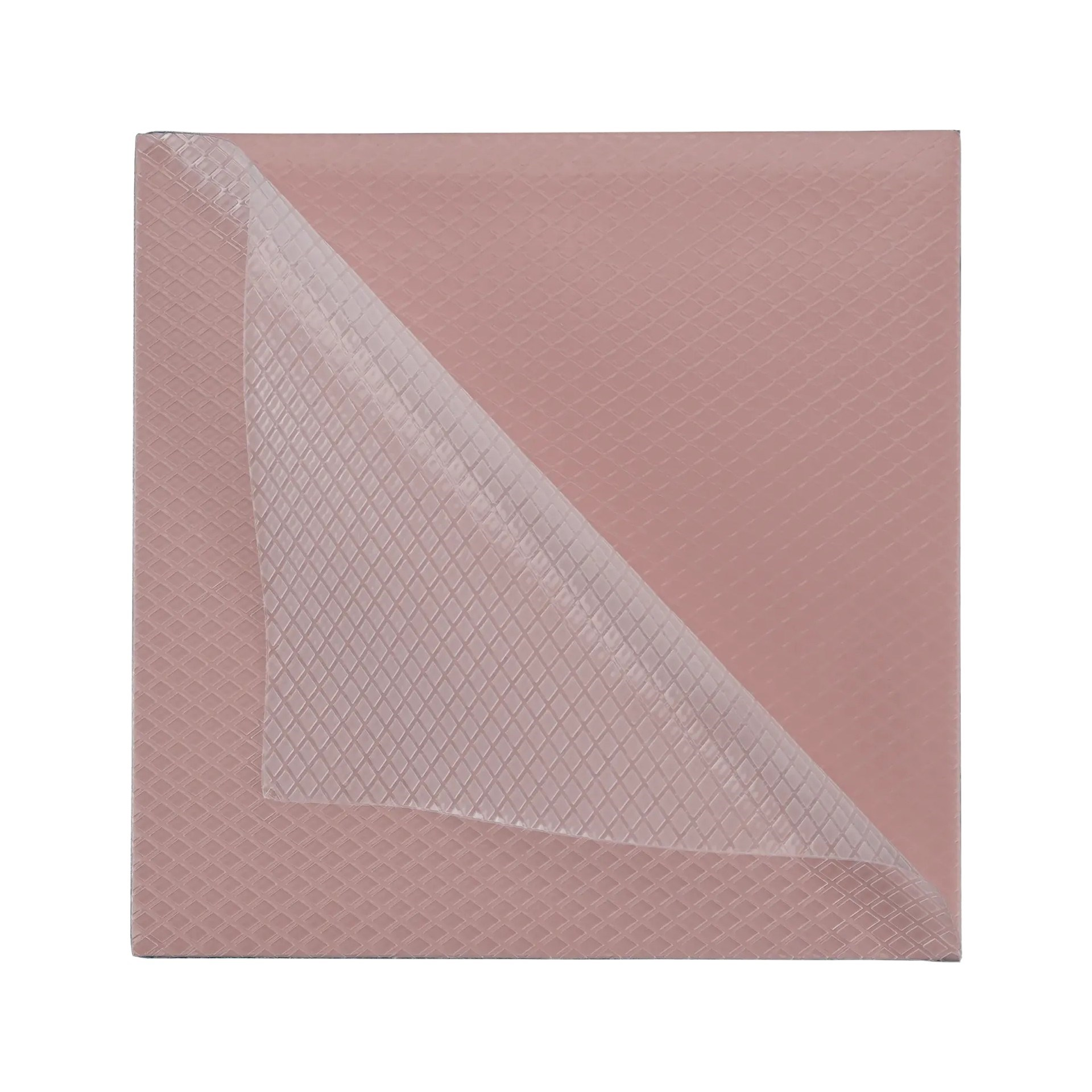 Baklava deseni pembe fayans, bir köşe kaldırılmış.