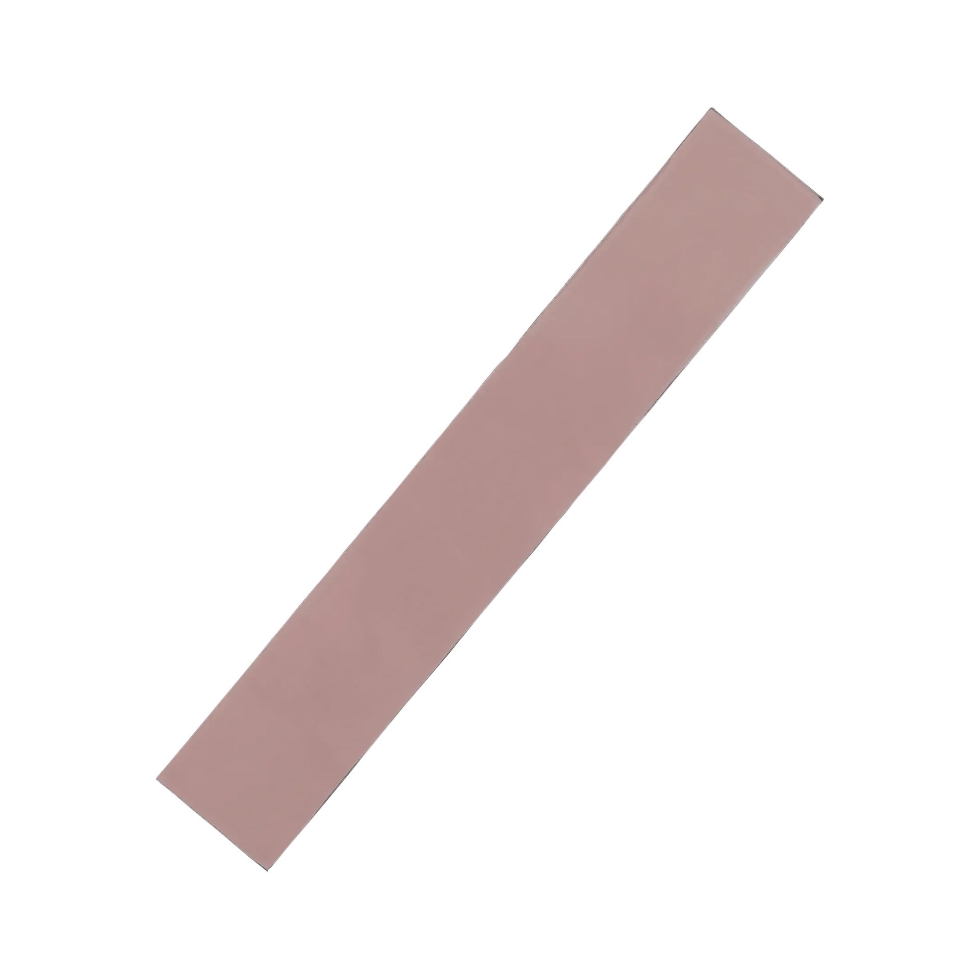 Una stretta fascia rosa giace in diagonale su sfondo bianco.