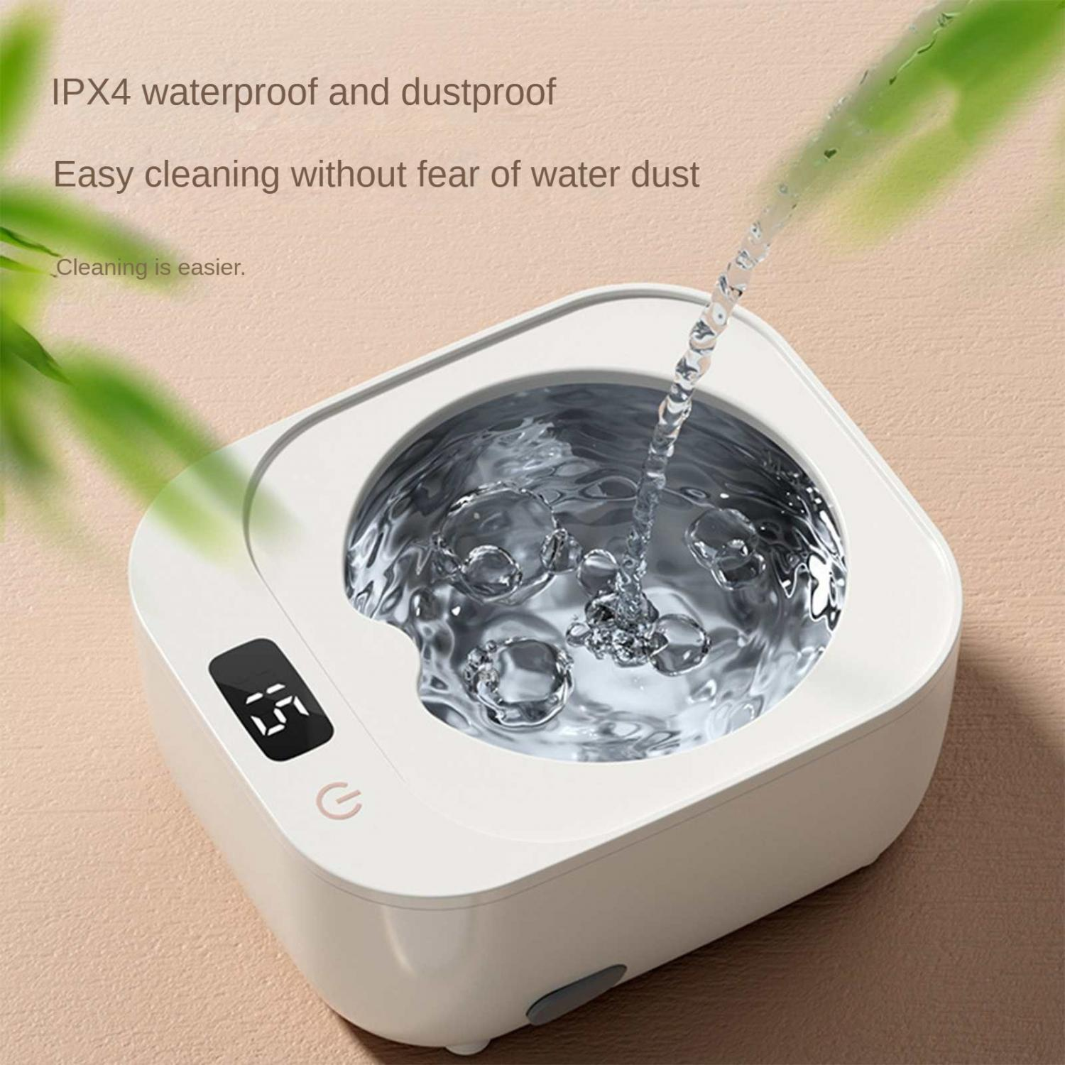 Ein weißes Reinigungsgerät mit Wasserfüllung und Display. IPX4 wasserdicht.
