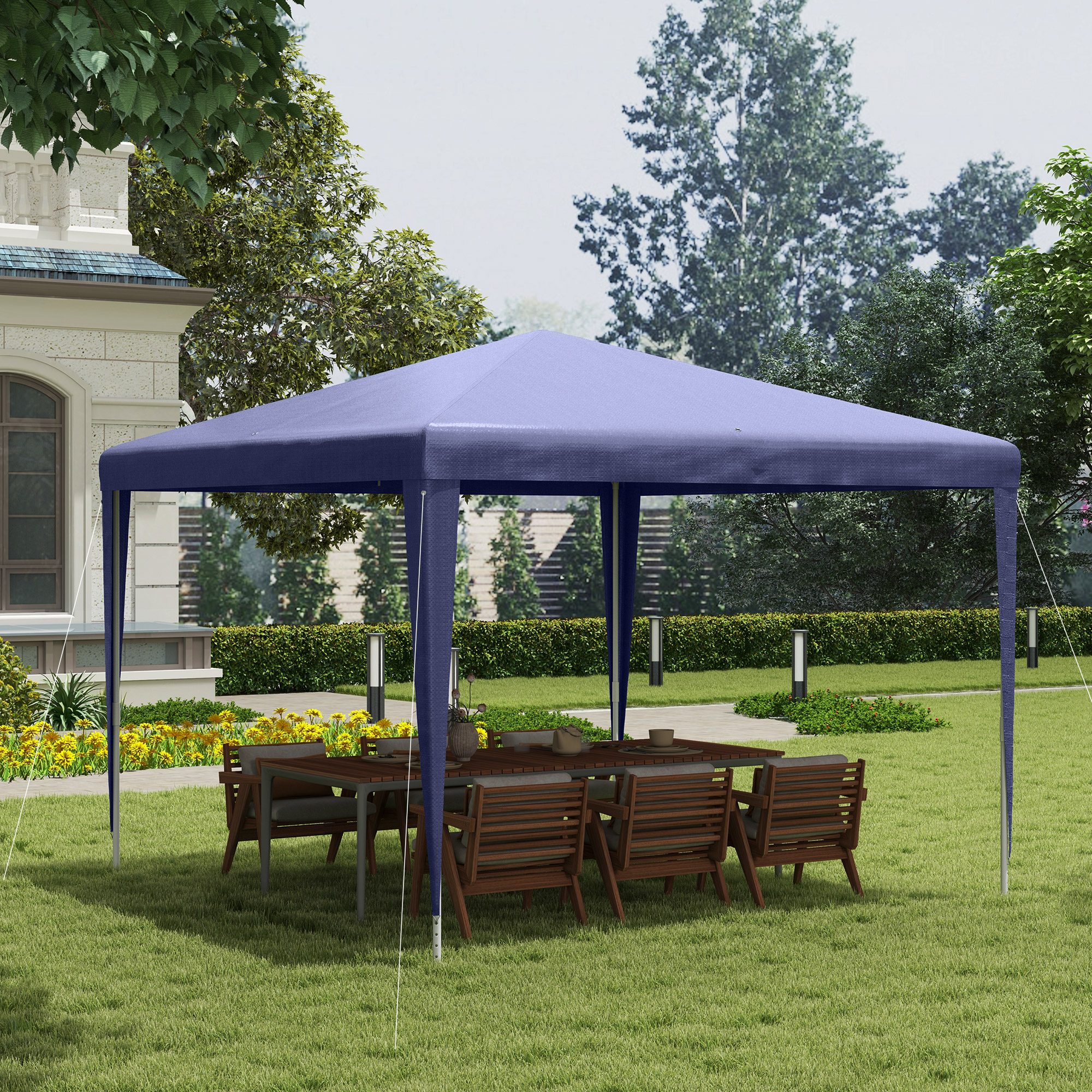 Un gazebo blu con tavolo e sedie in legno in giardino.