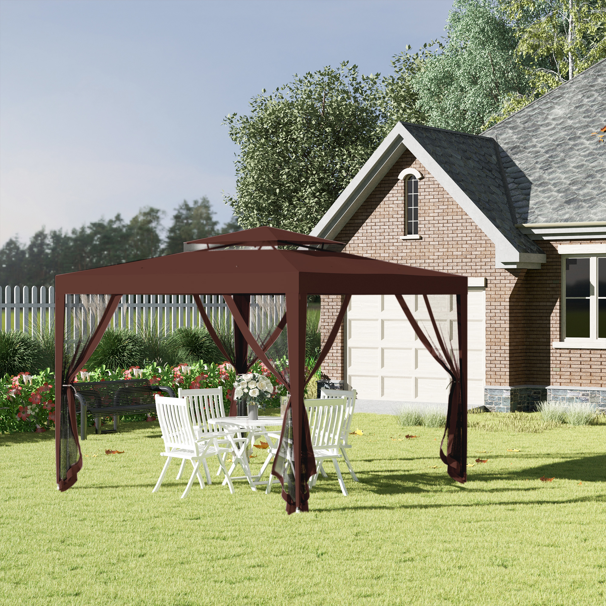 Gazebo marrón con mesa y sillas en un jardín, casa al fondo.