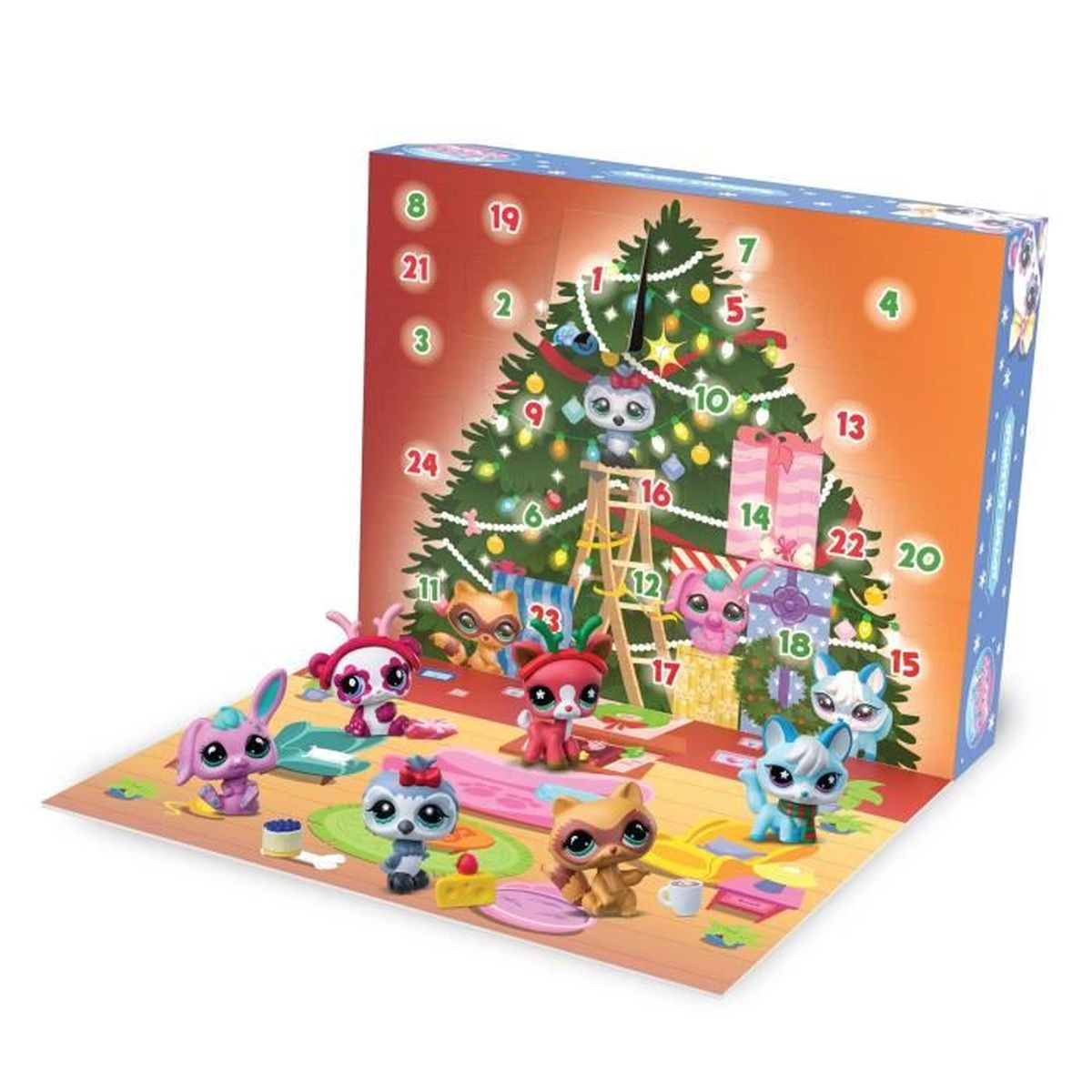 Adventskalender mit kleinen Spielfiguren vor einem Weihnachtsbaum mit Zahlen.