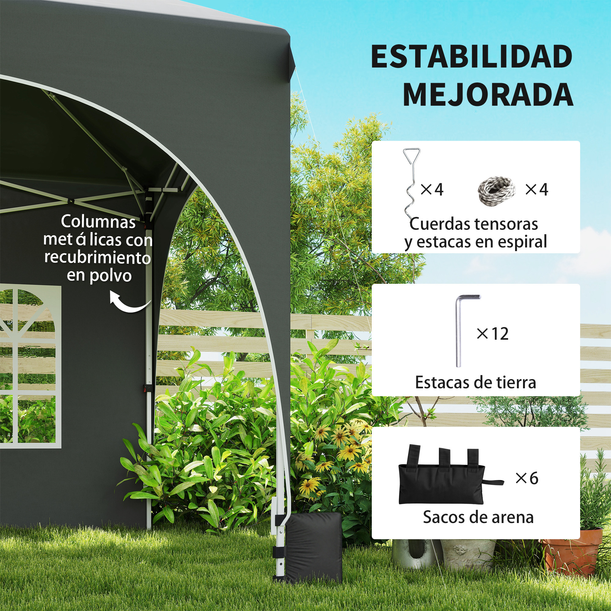 Carpa gris con accesorios: estacas, cuerdas, sacos de arena. Césped delante.
