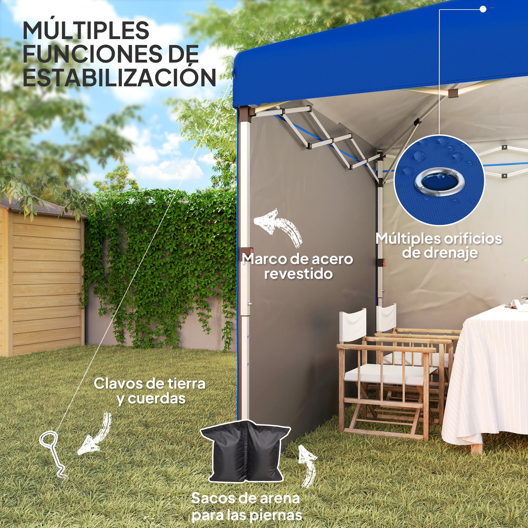 Un toldo azul para exteriores con estacas, cuerdas y sacos de arena.