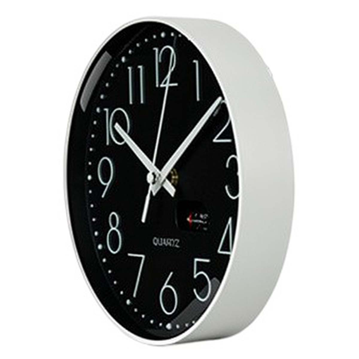 Eine weiße Wanduhr mit schwarzem Zifferblatt und weißen Zahlen.
