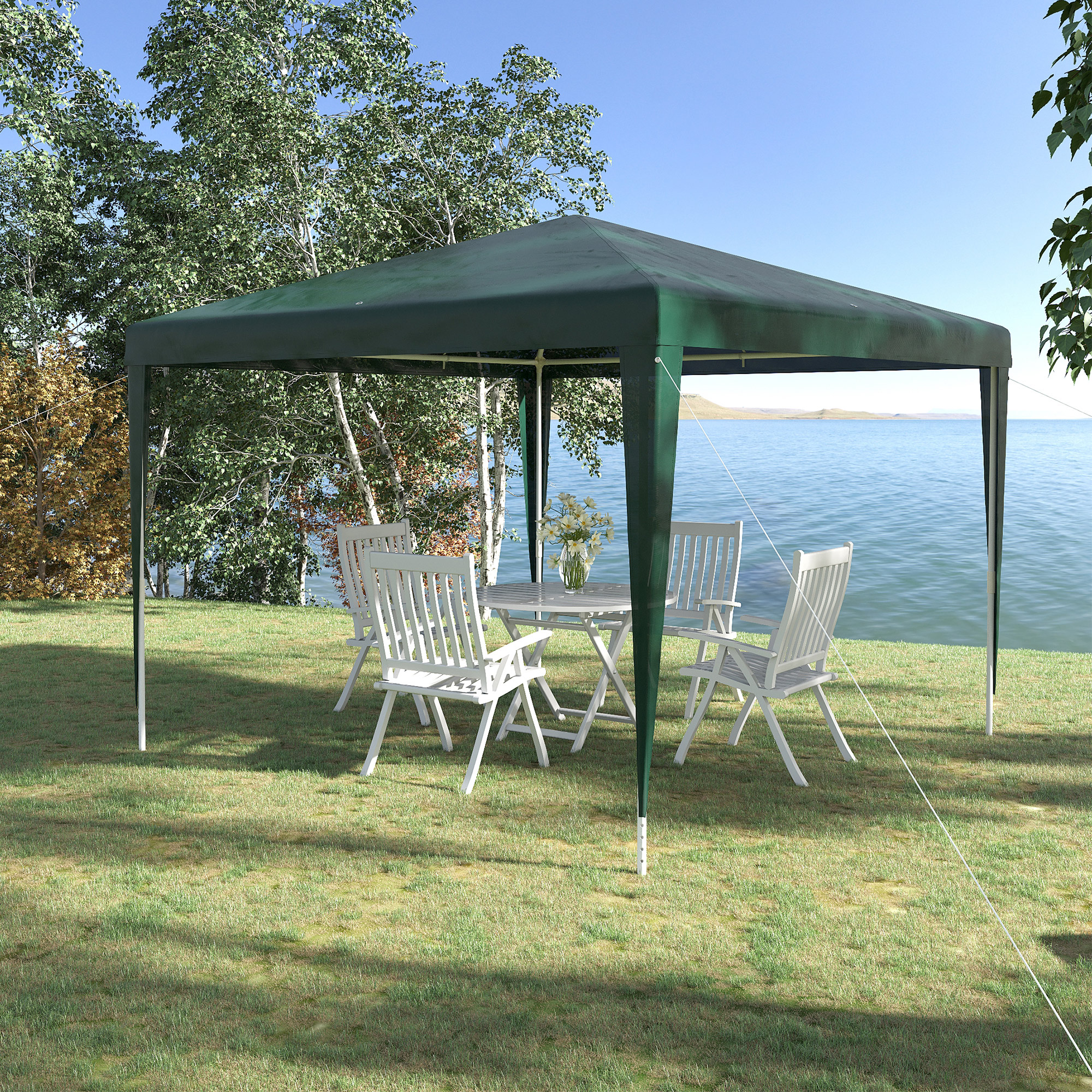 Un gazebo verde scuro con quattro sedie bianche e un tavolo in riva al lago.