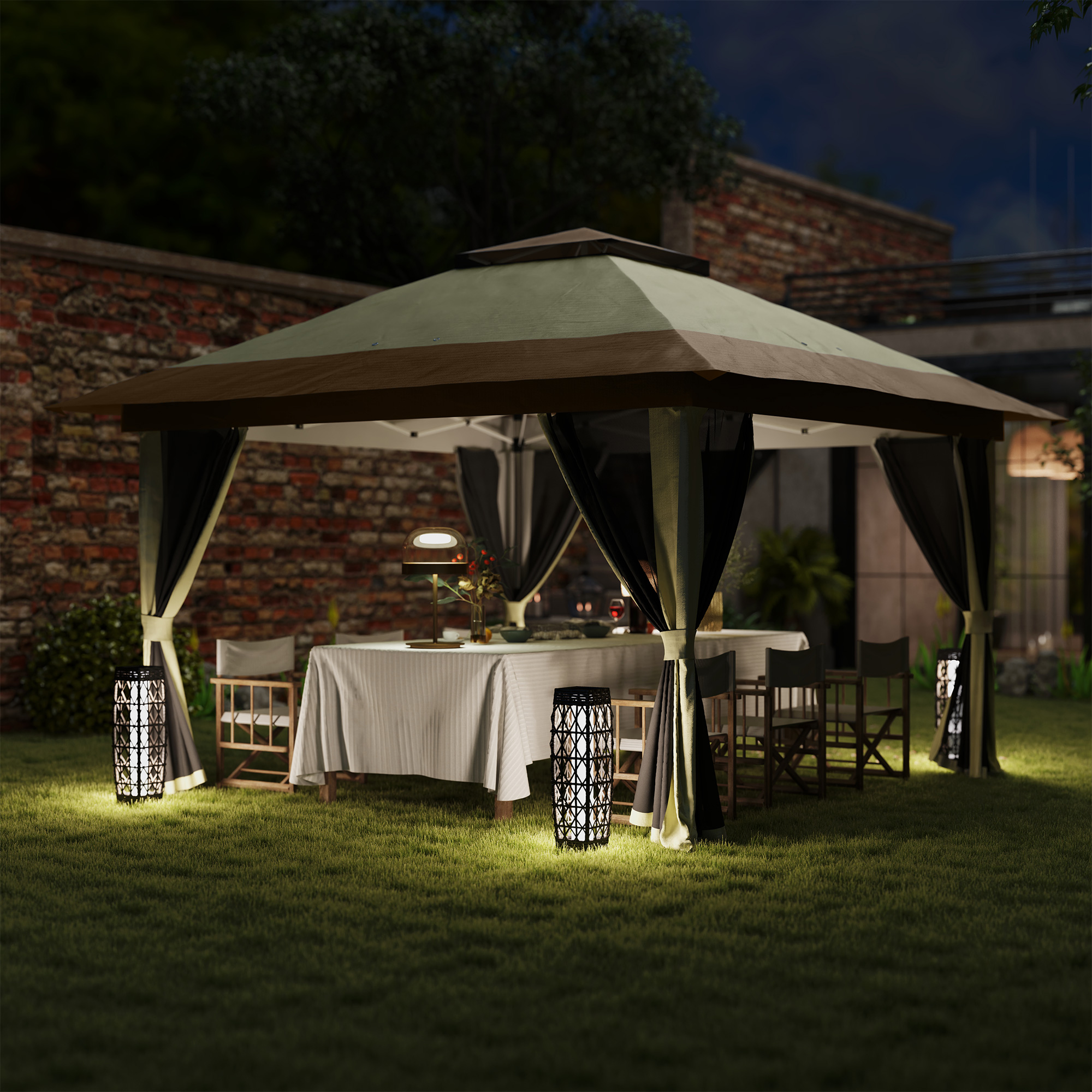 Un cenador con mesa y sillas en un jardín por la noche, iluminado por faroles.